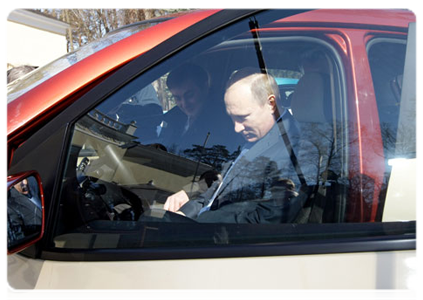 Prime Minister Vladimir Putin test-drives the new Russian Yo-Mobile|1 april, 2011|14:43