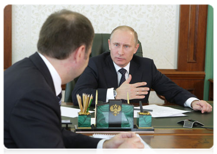 Prime Minister Vladimir Putin during a video conference on the performance of the Pension Fund in 2010|11 april, 2011|17:43