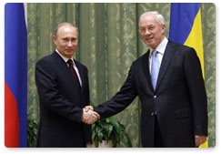 Prime Minister Vladimir Putin holds talks with his Ukrainian counterpart Mykola Azarov in Kiev