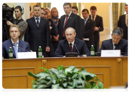 Председатель Правительства Российской Федерации В.В.Путин провёл в Киеве переговоры с Премьер-министром Украины Н.Я.Азаровым|12 апреля, 2011|18:36