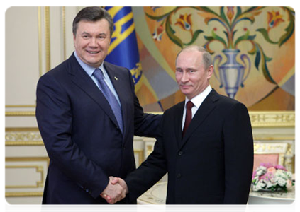 Prime Minister Vladimir Putin meets with Ukrainian President Viktor Yanukovych|12 april, 2011|20:44