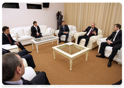 Prime Minister Vladimir Putin meeting with leaders of the United Russia party|15 april, 2011|17:49