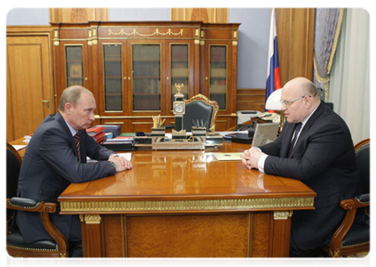 Prime Minister Vladimir Putin at a meeting with Governor of the Jewish Autonomous Region Alexander Vinnikov|18 april, 2011|11:22