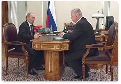 Prime Minister Vladimir Putin meets with Chairman of the Federation of Independent Trade Unions Mikhail Shmakov