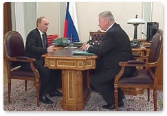 Prime Minister Vladimir Putin meets with Chairman of the Federation of Independent Trade Unions Mikhail Shmakov