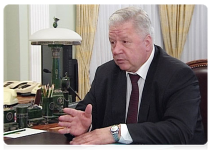 Chairman of the Federation of Independent Trade Unions Mikhail Shmakov at a meeting with Prime Minister Vladimir Putin|18 april, 2011|11:31