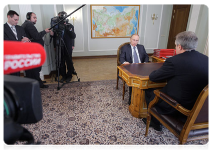 Prime Minister Vladimir Putin meeting with Rosagroleasing General Director Valery Nazarov|19 april, 2011|14:22