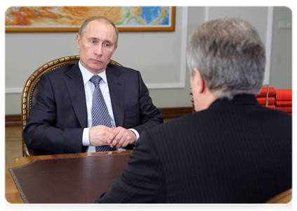 Prime Minister Vladimir Putin meeting with Rosagroleasing General Director Valery Nazarov|19 april, 2011|14:22