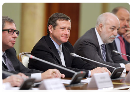 From left: Alfa-Bank President Pyotr Aven, Chairman of the Board of ESN Group and member of the Bureau of the Board of Directors of the Russian Union of Industrialists and Entrepreneurs Grigory Beryozkin, President of the Skolkovo Foundation Viktor Vekselberg, and Vnesheconombank Chairman Vladimir Dmitriyev|21 april, 2011|17:09