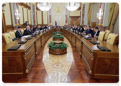 Prime Minister Vladimir Putin chairs a meeting of the government|21 april, 2011|19:01