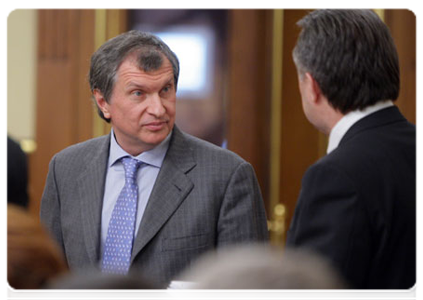 Deputy Prime Minister Igor Sechin at a meeting of the government|21 april, 2011|19:01