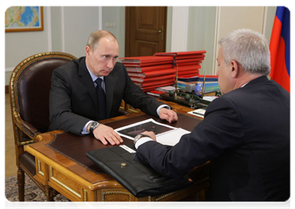 Prime Minister Vladimir Putin meeting with LUKoil President Vagit Alekperov|23 april, 2011|18:34