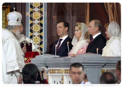 Prime Minister Vladimir Putin attends an Easter service at Moscow's Christ the Saviour Cathedral|24 april, 2011|09:03