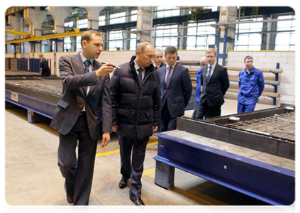 Prime Minister Vladimir Putin visiting the ZhBI-6 concrete plant where he checked out its production cycle and compared old and new equipment|25 april, 2011|16:26