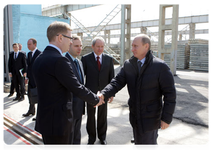 Prime Minister Vladimir Putin visiting the ZhBI-6 concrete plant where he checked out its production cycle and compared old and new equipment|25 april, 2011|16:29