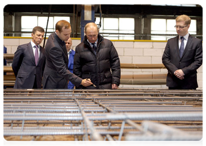 Prime Minister Vladimir Putin visiting the ZhBI-6 concrete plant where he checked out its production cycle and compared old and new equipment|25 april, 2011|16:29