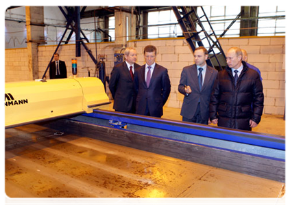 Prime Minister Vladimir Putin visiting the ZhBI-6 concrete plant where he checked out its production cycle and compared old and new equipment|25 april, 2011|16:29