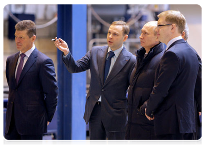 Prime Minister Vladimir Putin visiting the ZhBI-6 concrete plant where he checked out its production cycle and compared old and new equipment|25 april, 2011|16:29