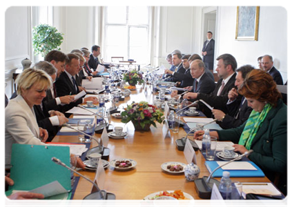 Председатель Правительства Российской Федерации В.В.Путин провёл переговоры с Премьер-министром Королевства Дания Л.Лекке Расмуссеном|26 апреля, 2011|17:56