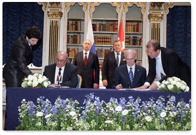 Talks between the prime ministers of Russia and Denmark culminate in the signing of a number of bilateral documents