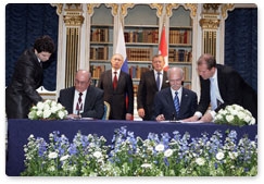 По итогам российско-датских переговоров в присутствии глав правительств двух стран состоялась церемония подписания совместных документов