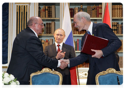 Russian-Danish documents being signed following talks between the two countries’ prime ministers|26 april, 2011|20:03
