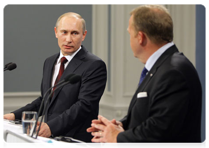 Prime Minister Vladimir Putin and his Danish counterpart Lars Lokke Rasmussen addressing the media to summarise their talks|26 april, 2011|20:04