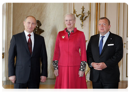 Prime Minister Vladimir Putin with Queen Margrethe II of Denmark|26 april, 2011|21:16