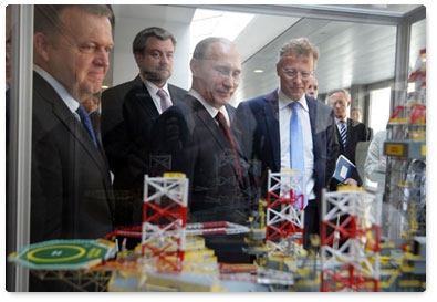 Prime Minister Vladimir Putin and his Danish counterpart Lars Lokke Rasmussen visit  A.P. Moller-Maersk headquarters
