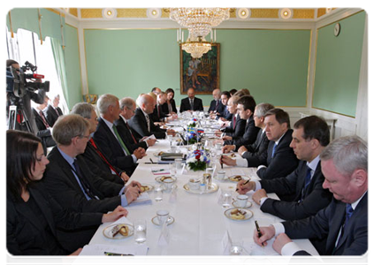 Председатель Правительства Российской Федерации В.В.Путин провёл переговоры с Премьер-министром Королевства Швеция Ф.Рейнфельдтом|27 апреля, 2011|14:50