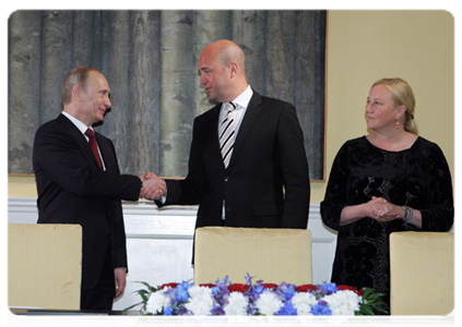 Prime Minister Vladimir Putin and Swedish Prime Minister Fredrik Reinfeldt attend a signing ceremony|27 april, 2011|15:36