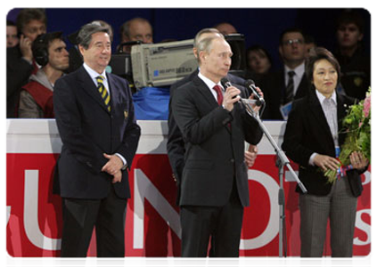 Prime Minister Vladimir Putin takes part in the opening ceremony of the World Figure Skating Championships in Moscow|27 april, 2011|20:43