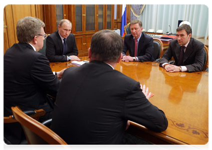 Prime Minister Vladimir Putin at a meeting with Deputy Prime Minister Sergei Ivanov, Deputy Prime Minister  and Finance Minister Alexei Kudrin, Defence Minister Anatoly Serdyukov, and Deputy Minister of Industry and Trade Andrei Dementyev|29 april, 2011|09:30