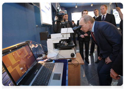 Prime Minister Vladimir Putin visited the Research Institute of Physical Measurements, where, among other things, he viewed an exhibition at the company history museum|30 april, 2011|09:33