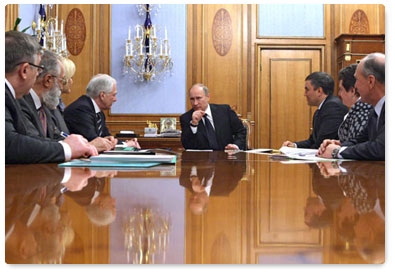 Prime Minister Vladimir Putin meets with the leadership of the United Russia party
