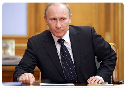 Prime Minister Vladimir Putin with the leaders of the United Russia party|4 april, 2011|20:25