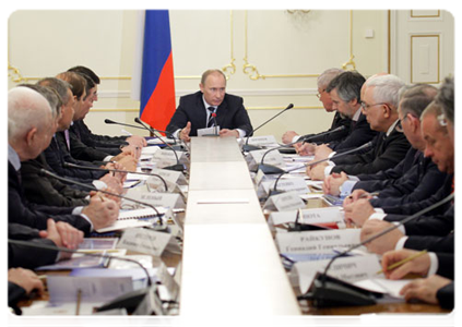 Prime Minister Vladimir Putin at a meeting on the development prospects of the Russian space industry|7 april, 2011|17:44