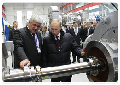 Prime Minister Vladimir Putin touring the Nevsky Plant|8 april, 2011|17:19