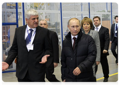 Prime Minister Vladimir Putin touring the Nevsky Plant|8 april, 2011|17:19