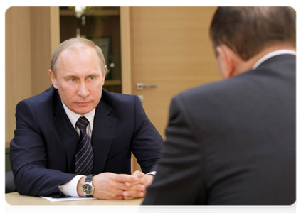 Председатель Правительства Российской Федерации В.В.Путин провёл рабочую встречу с губернатором Самарской области В.В.Артяковым|11 мая, 2011|18:56