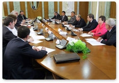 Prime Minister Vladimir Putin meets with representatives of the Russian Popular Front