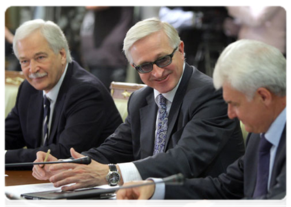 State Duma Speaker Boris Gryzlov and Alexander Shokhin, President of the Russian Union of Industrialists and Entrepreneurs, at a meeting with representatives of the Russian Popular Front|12 may, 2011|13:17