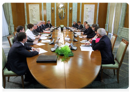 Prime Minister Vladimir Putin meeting with representatives of the Russian Popular Front|12 may, 2011|13:17