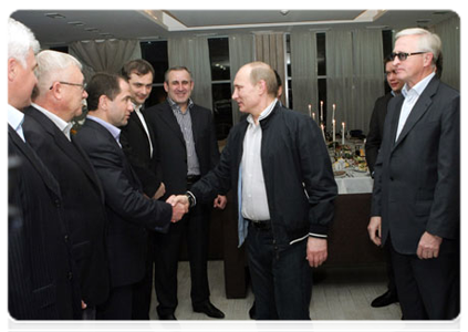 Last evening, Prime Minister Vladimir Putin held an informal meeting with activists of the Russian Popular Front and leaders of the United Russia party in Sochi|12 may, 2011|13:53