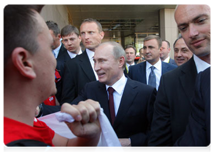 Prime Minister Vladimir Putin talking to hockey fans in Bratislava|13 may, 2011|18:06