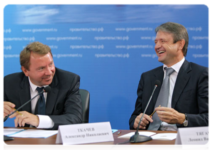 Vladimir Kozhin, head of the Presidential Property Management Department, and Alexander Tkachev, governor of the Krasnodar Territory, at the Presidium meeting of the President’s Council on Physical Fitness and Sports|16 may, 2011|21:42