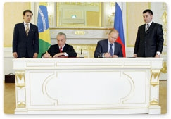 Prime Minister Vladimir Putin and Brazilian Vice President Michel Temer sign a joint statement following the fifth session of the Russian-Brazilian high-level commission on cooperation