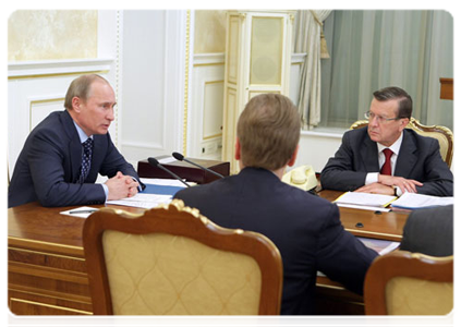 Prime Minister Vladimir Putin at the Government Presidium meeting|17 may, 2011|21:41