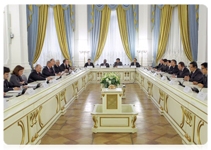 Prime Minister Vladimir Putin at a meeting with representatives of leading foreign investment funds|18 may, 2011|19:36