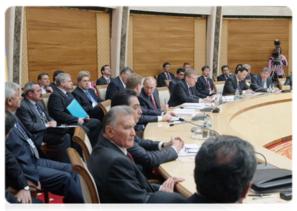 Председатель Правительства Российской Федерации В.В.Путин выступил на заседании Межгосударственного совета ЕврАзЭС в расширенном составе|19 мая, 2011|20:01
